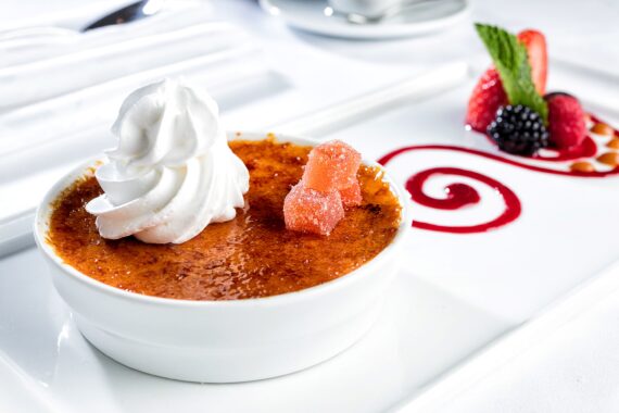 creme brulee dessert